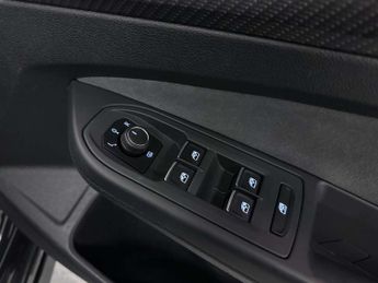 Volkswagen Golf 1.5 Golf R-Line eTSI Semi-Auto 5dr