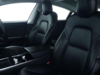 TESLA MODEL 3 Model 3 Standard Range + 4dr