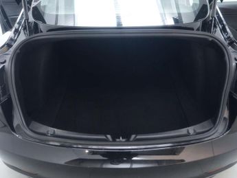 TESLA MODEL 3 Model 3 Standard Range + 4dr