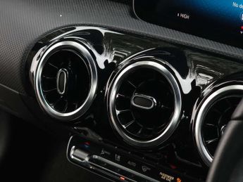 MERCEDES-BENZ A-CLASS 1.3 A 180 Sport Exeutive Auto 5dr