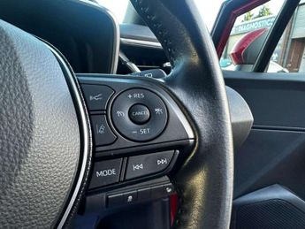 Toyota COROLLA 1.8 VVT-h Icon Tech