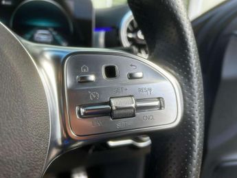 Mercedes-Benz A CLASS 1.3 A200 AMG Line Edition