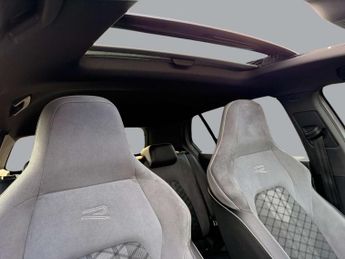 Volkswagen Golf 2.0 Golf R-Line TDI Semi-Auto 5dr