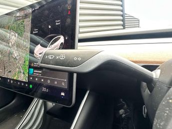 TESLA MODEL 3 Model 3 Standard Range + 4dr