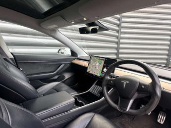 TESLA MODEL 3 Model 3 Standard Range + 4dr