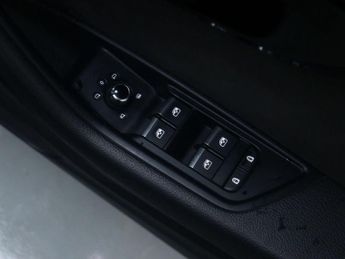 AUDI A4 2.0 A4 Black Edition 35 TFSI Semi-Auto 4dr