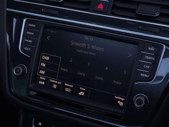 VOLKSWAGEN TIGUAN 2.0 Tiguan R-Line TDI BlueMotion Technology 4Motion Semi-Auto 4W