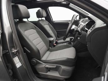 VOLKSWAGEN TIGUAN 2.0 Tiguan R-Line TDI BlueMotion Technology 4Motion Semi-Auto 4W