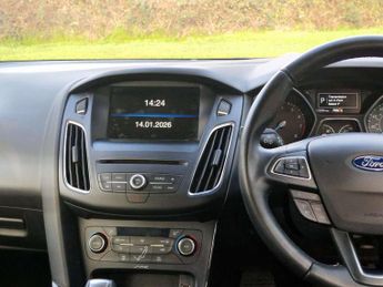 Ford FOCUS 1.6 Titanium Hatchback 5dr Petrol Powershift Euro 6 (125 ps)