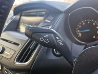 Ford FOCUS 1.6 Titanium Hatchback 5dr Petrol Powershift Euro 6 (125 ps)