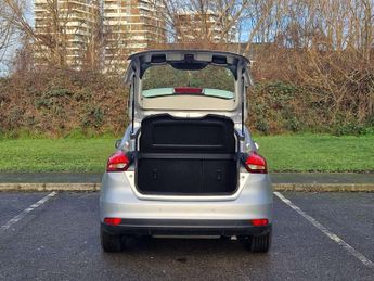 Ford FOCUS 1.6 Titanium Hatchback 5dr Petrol Powershift Euro 6 (125 ps)