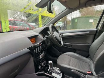VAUXHALL ASTRA 1.8 Astra Design Auto 5dr