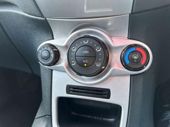 FORD FIESTA 1.4 Fiesta Zetec Auto 5dr