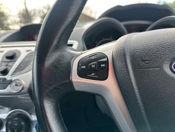 FORD FIESTA 1.4 Fiesta Zetec Auto 5dr