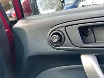 FORD FIESTA 1.4 Fiesta Zetec Auto 5dr