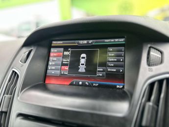 FORD FOCUS 1.6 Focus Titanium Auto 5dr