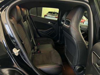 MERCEDES-BENZ GLA 2.1 GLA 220 AMG Line CDi 4Matic Auto 4WD 5dr