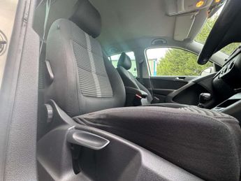 VOLKSWAGEN TIGUAN 2.0 Tiguan Sport TDI 4Motion 140 Auto 4WD 5dr