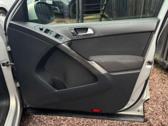 VOLKSWAGEN TIGUAN 2.0 Tiguan Sport TDI 4Motion 140 Auto 4WD 5dr