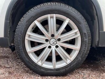 VOLKSWAGEN TIGUAN 2.0 Tiguan Sport TDI 4Motion 140 Auto 4WD 5dr