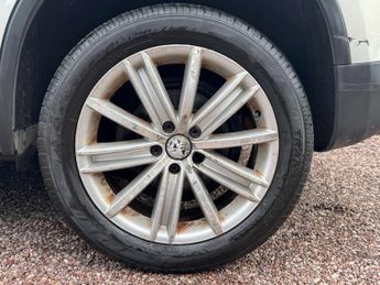 VOLKSWAGEN TIGUAN 2.0 Tiguan Sport TDI 4Motion 140 Auto 4WD 5dr