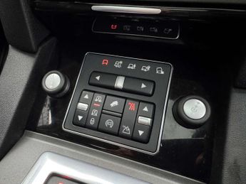 LAND ROVER DISCOVERY 3.0 Discovery Luxury HSE SDV6 Auto 4WD 5dr