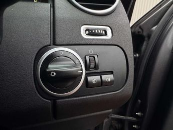 LAND ROVER DISCOVERY 3.0 Discovery Luxury HSE SDV6 Auto 4WD 5dr