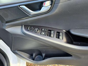 Hyundai IONIQ 1.6 IONIQ Premium FHEV Semi-Auto 5dr
