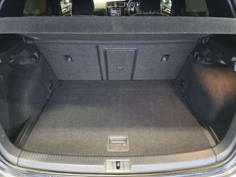 Volkswagen GOLF 2.0 Golf R TSi Semi-Auto 4WD 5dr