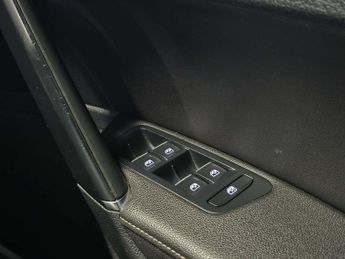 Volkswagen GOLF 2.0 Golf R TSi Semi-Auto 4WD 5dr