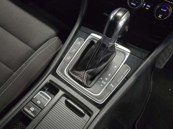 Volkswagen GOLF 2.0 Golf R TSi Semi-Auto 4WD 5dr