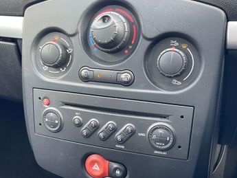 RENAULT CLIO 1.1 Clio Dynamique 16v 5dr