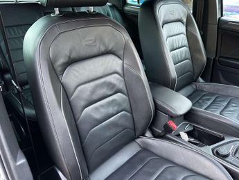 Volkswagen TIGUAN 2.0 Tiguan R-Line TDI 4Motion Semi-Auto 4WD 5dr