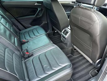 Volkswagen TIGUAN 2.0 Tiguan R-Line TDI 4Motion Semi-Auto 4WD 5dr