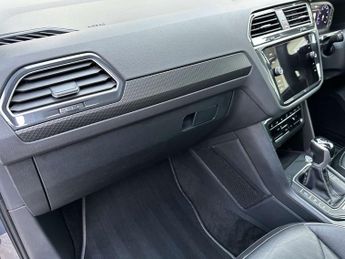 Volkswagen TIGUAN 2.0 Tiguan R-Line TDI 4Motion Semi-Auto 4WD 5dr