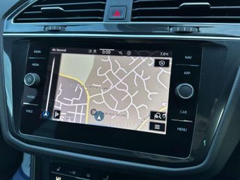 Volkswagen TIGUAN 2.0 Tiguan R-Line TDI 4Motion Semi-Auto 4WD 5dr