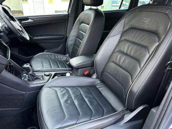 Volkswagen TIGUAN 2.0 Tiguan R-Line TDI 4Motion Semi-Auto 4WD 5dr