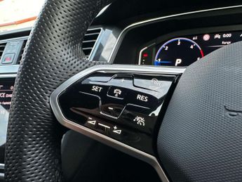 Volkswagen TIGUAN 2.0 Tiguan R-Line TDI 4Motion Semi-Auto 4WD 5dr