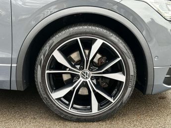 Volkswagen TIGUAN 2.0 Tiguan R-Line TDI 4Motion Semi-Auto 4WD 5dr
