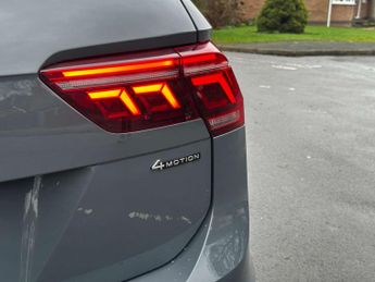 Volkswagen TIGUAN 2.0 Tiguan R-Line TDI 4Motion Semi-Auto 4WD 5dr