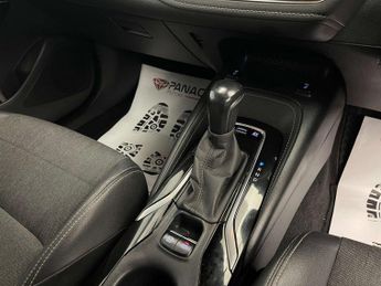 TOYOTA COROLLA 1.8 Corolla Design HEV CVT 5dr