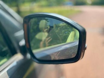 LAND ROVER DISCOVERY SPORT 2.2 Discovery Sport HSE SD4 Auto 4WD 5dr