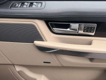 Land Rover RANGE ROVER SPORT 3.0 Range Rover Sport HSE SDV6 Auto 4WD 5dr