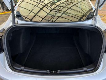 TESLA MODEL 3 Model 3 Long Range AWD 4WD 4dr