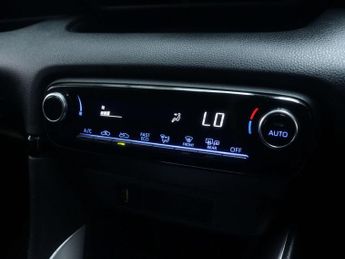 TOYOTA YARIS 1.5 Yaris Design HEV CVT 5dr