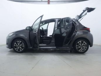 TOYOTA YARIS 1.5 Yaris Design HEV CVT 5dr