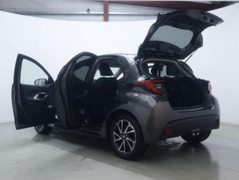 TOYOTA YARIS 1.5 Yaris Design HEV CVT 5dr