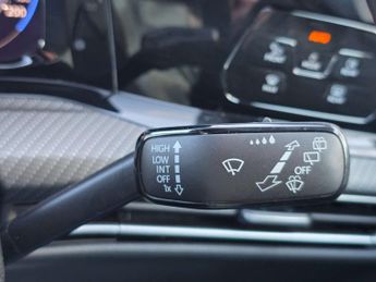 VOLKSWAGEN GOLF 2.0 Golf R TSi 4Motion Semi-Auto 4WD 5dr