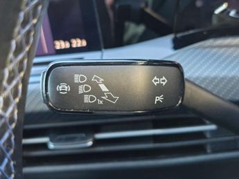 VOLKSWAGEN GOLF 2.0 Golf R TSi 4Motion Semi-Auto 4WD 5dr