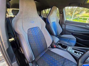 VOLKSWAGEN GOLF 2.0 Golf R TSi 4Motion Semi-Auto 4WD 5dr